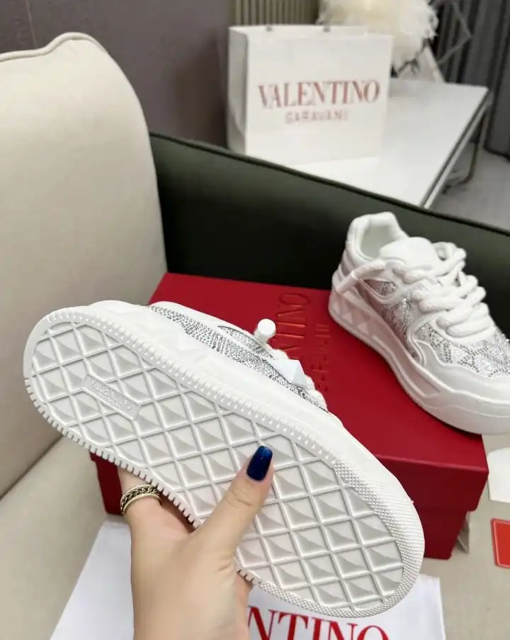 hype Valentino Sneakers