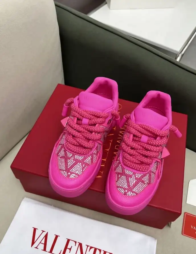 hype Valentino Sneakers