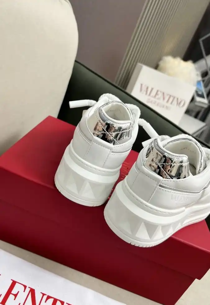 hype Valentino Sneakers