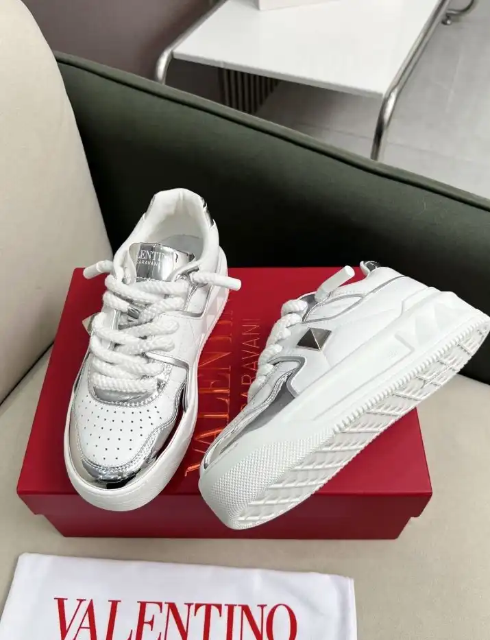 hype Valentino Sneakers