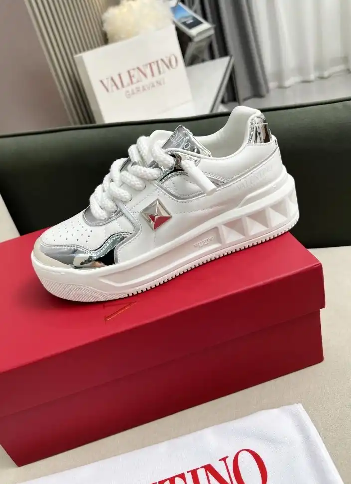 hype Valentino Sneakers