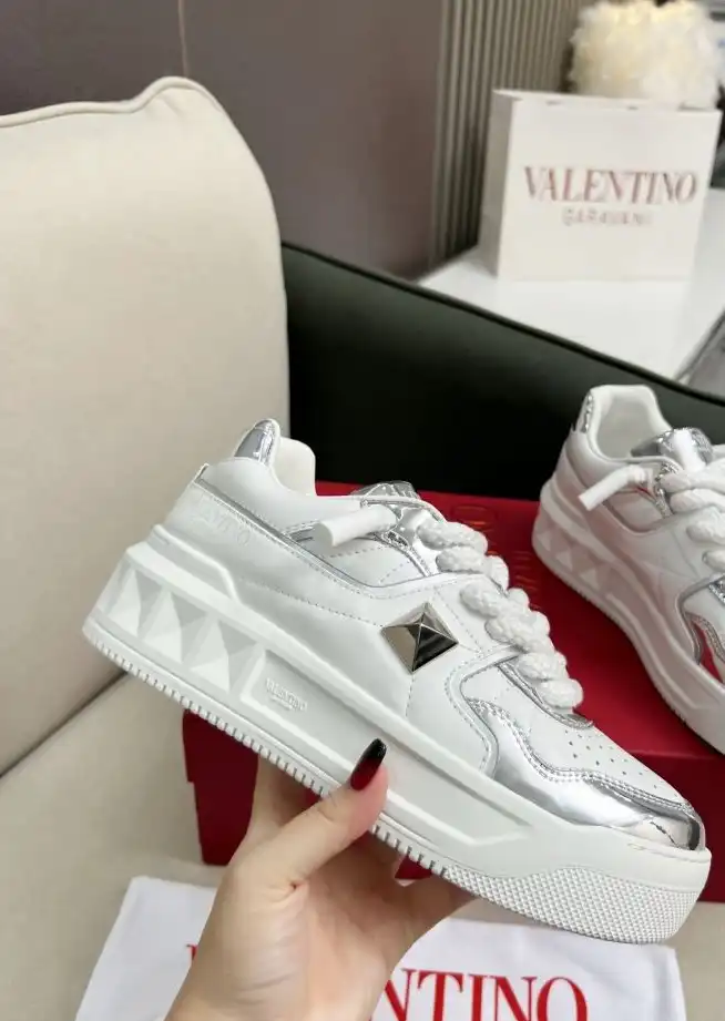 hype Valentino Sneakers