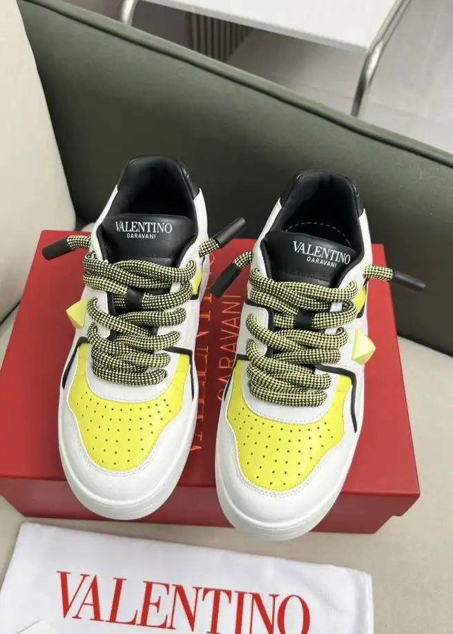 hype Valentino Sneakers