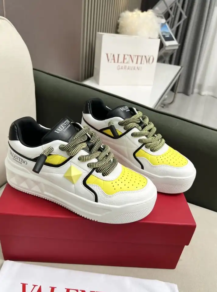 hype Valentino Sneakers