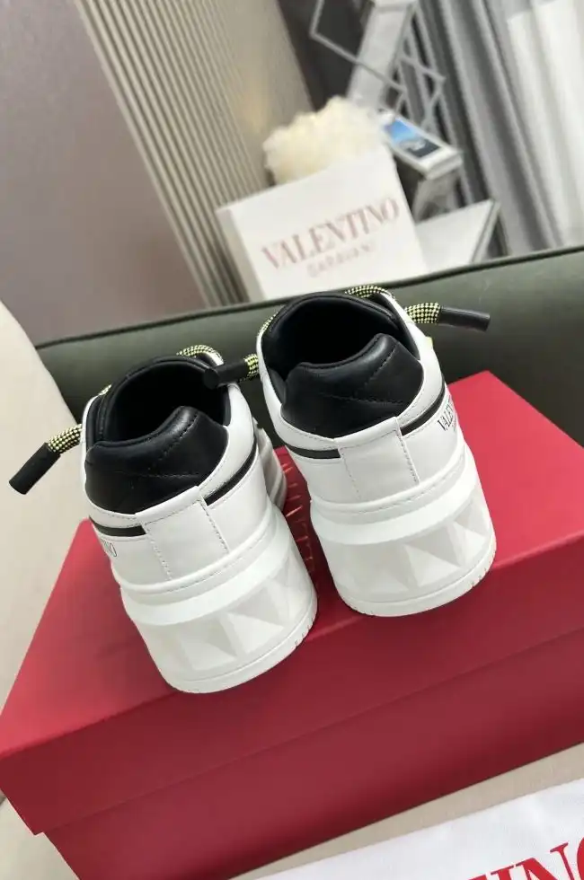 hype Valentino Sneakers