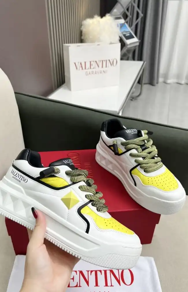 hype Valentino Sneakers