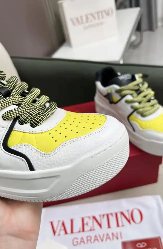 hype Valentino Sneakers