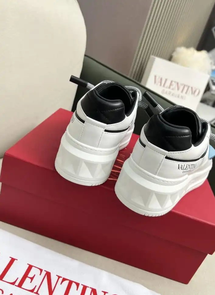 hype Valentino Sneakers