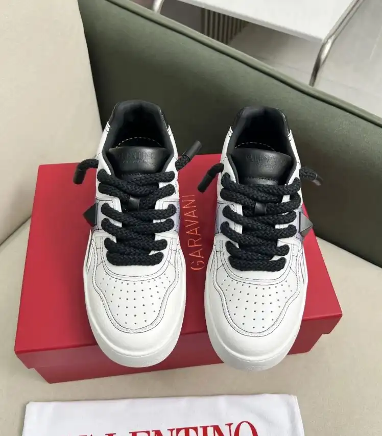 hype Valentino Sneakers