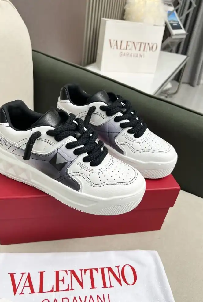 hype Valentino Sneakers