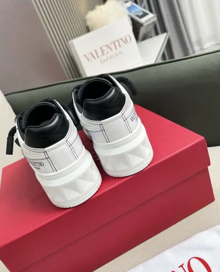 hype Valentino Sneakers