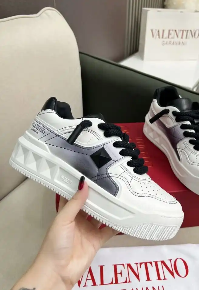 hype Valentino Sneakers