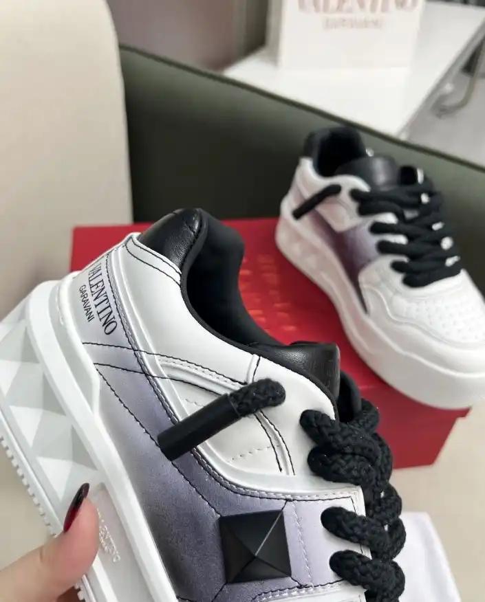 hype Valentino Sneakers