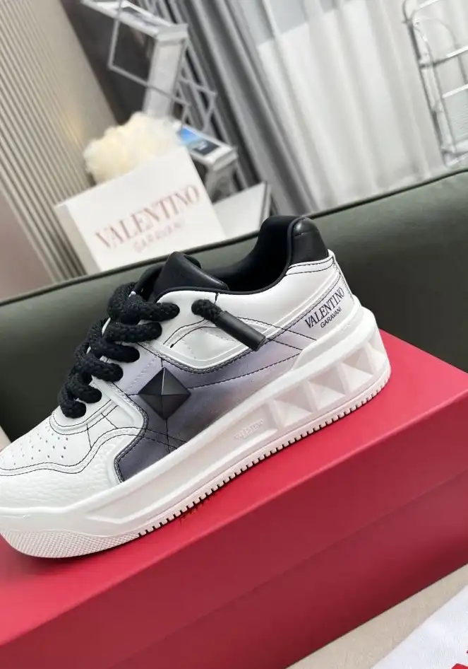 hype Valentino Sneakers