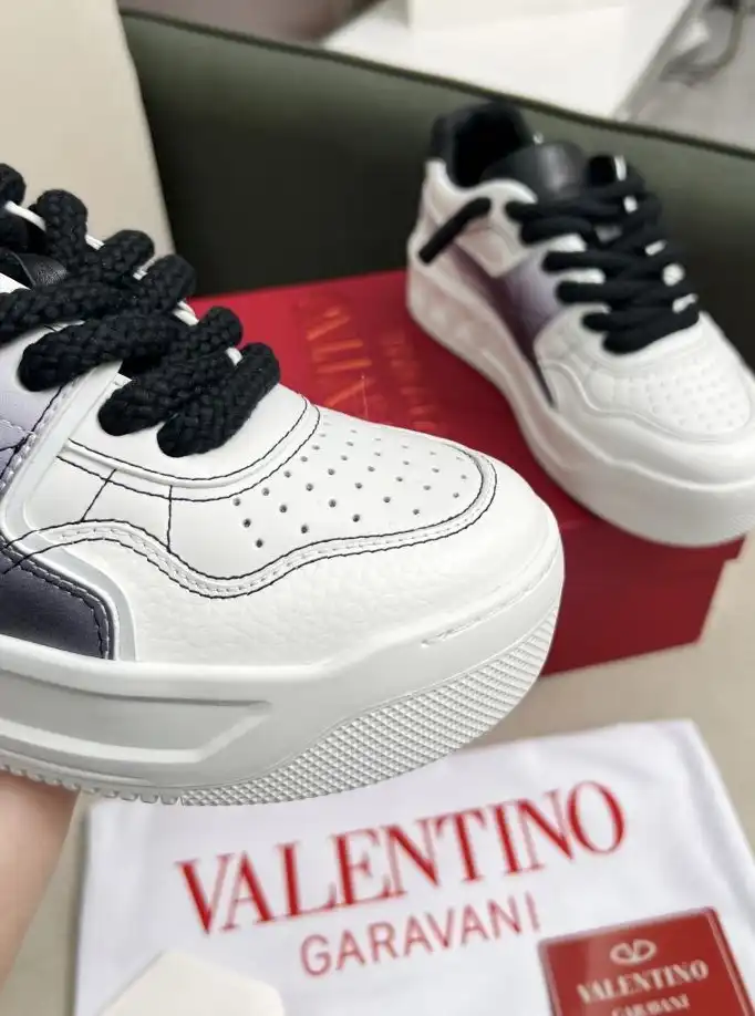 hype Valentino Sneakers