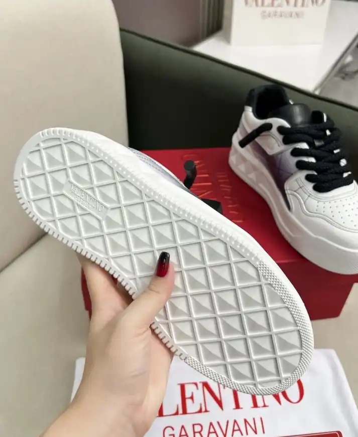 hype Valentino Sneakers