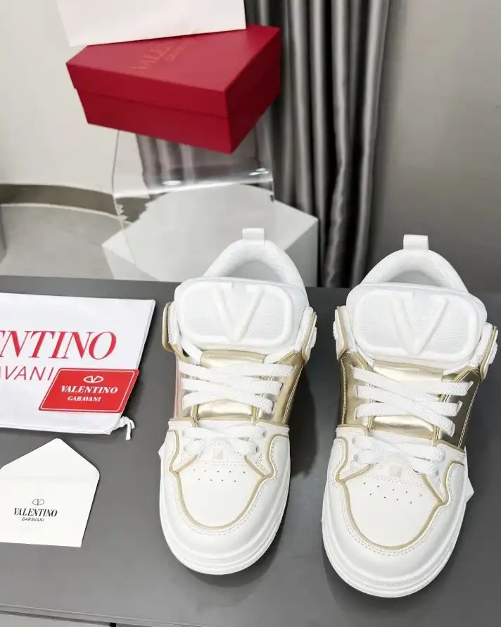 hype Valentino Sneakers