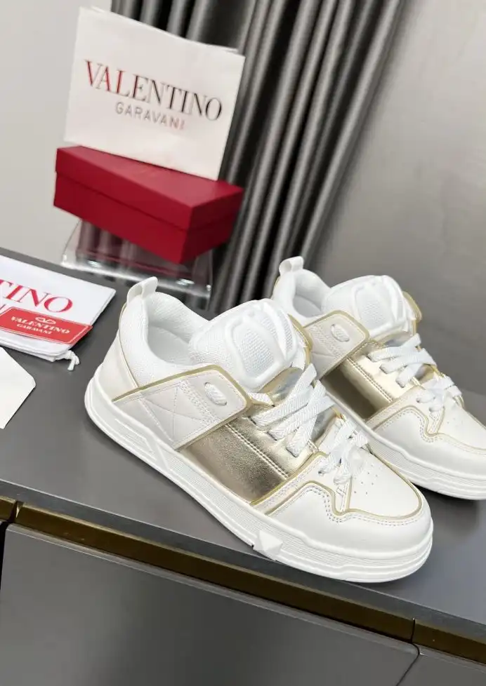 hype Valentino Sneakers