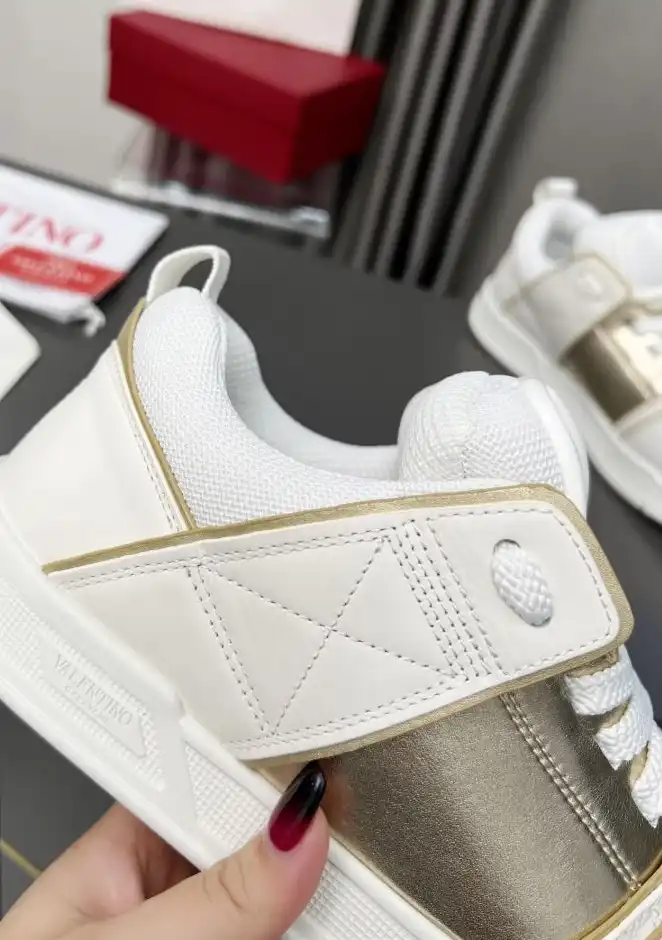 hype Valentino Sneakers