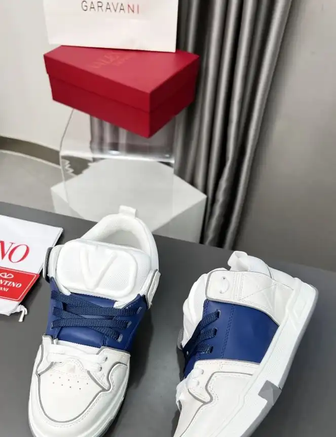 hype Valentino Sneakers