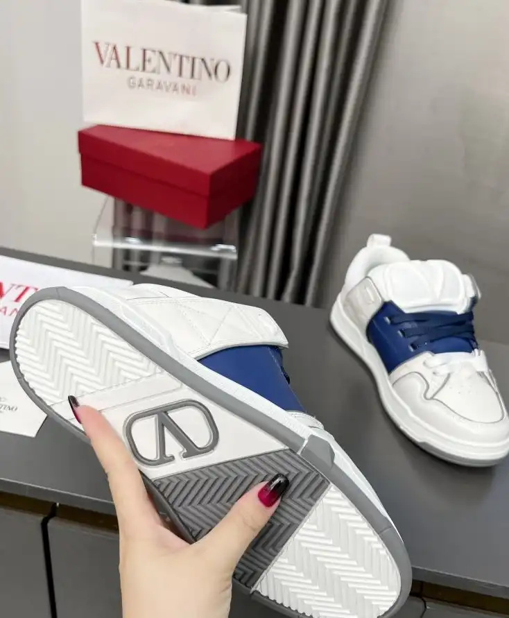 hype Valentino Sneakers