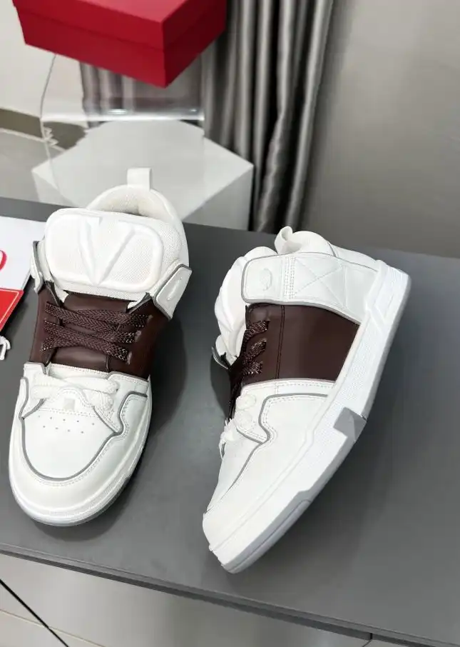 hype Valentino Sneakers