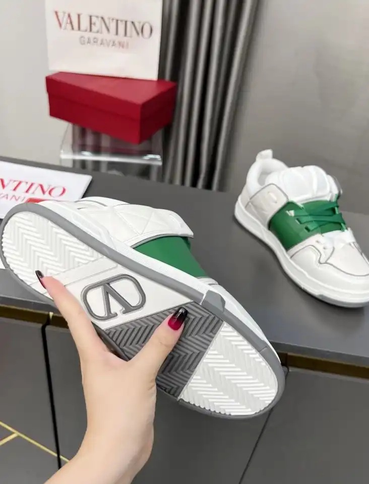 hype Valentino Sneakers