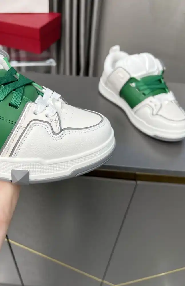 hype Valentino Sneakers