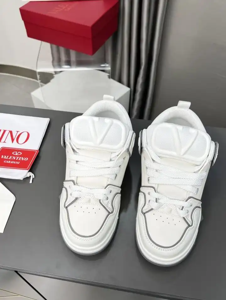 hype Valentino Sneakers