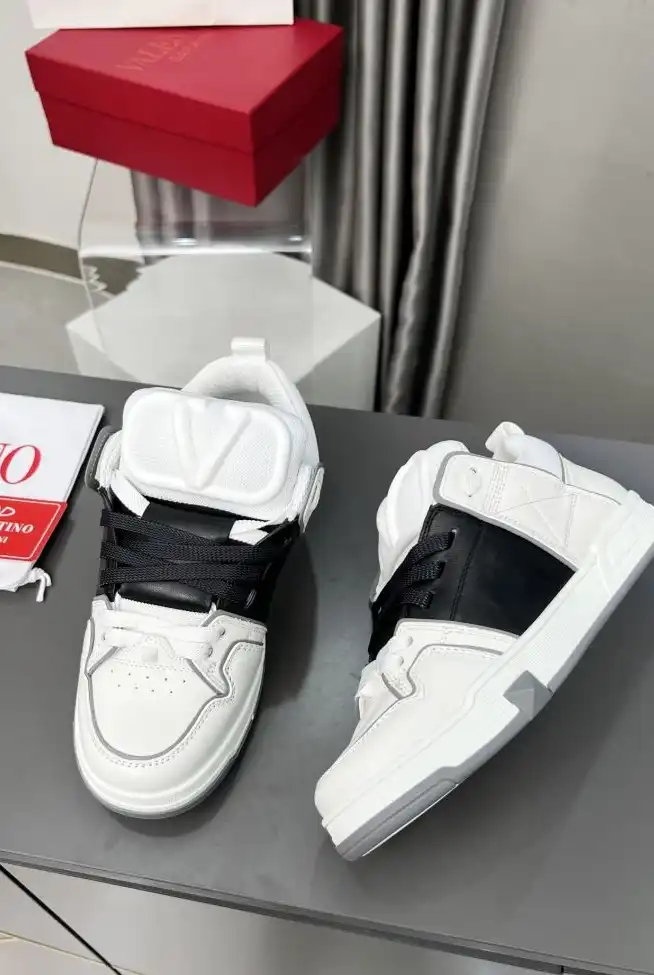 hype Valentino Sneakers