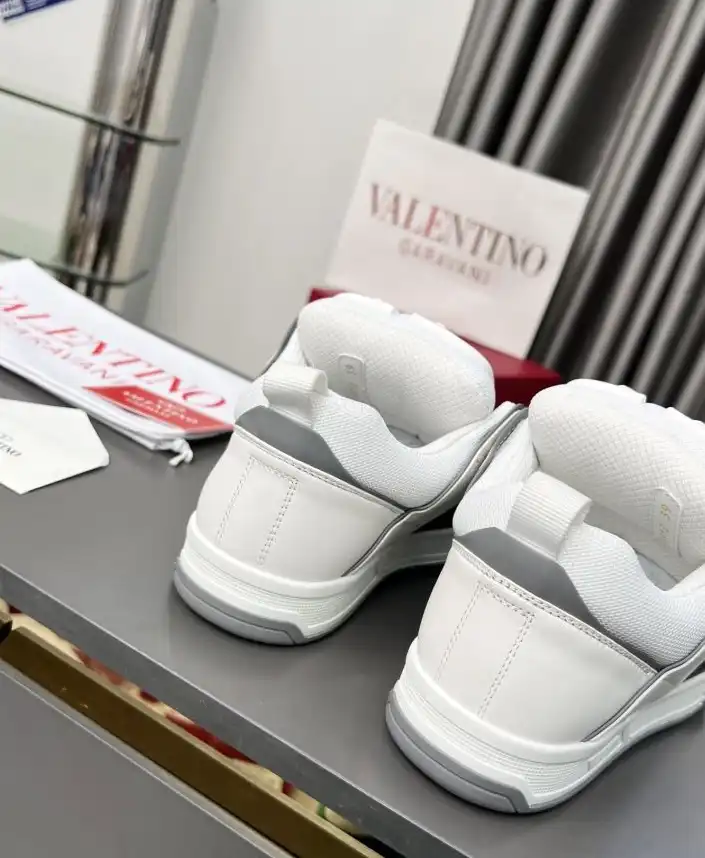 hype Valentino Sneakers