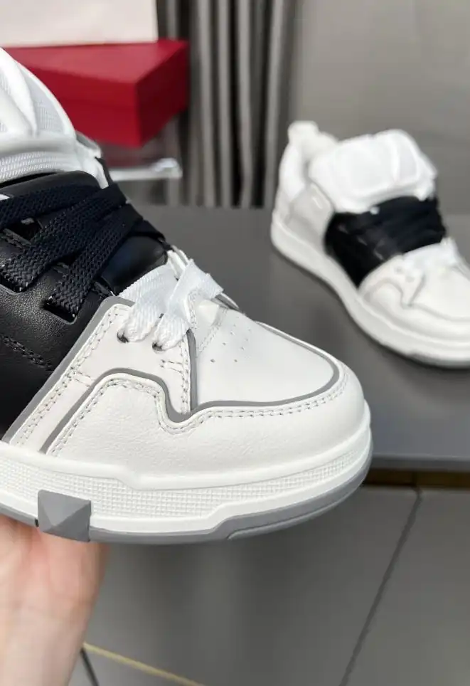 hype Valentino Sneakers