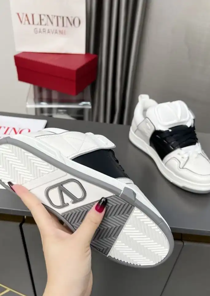 hype Valentino Sneakers