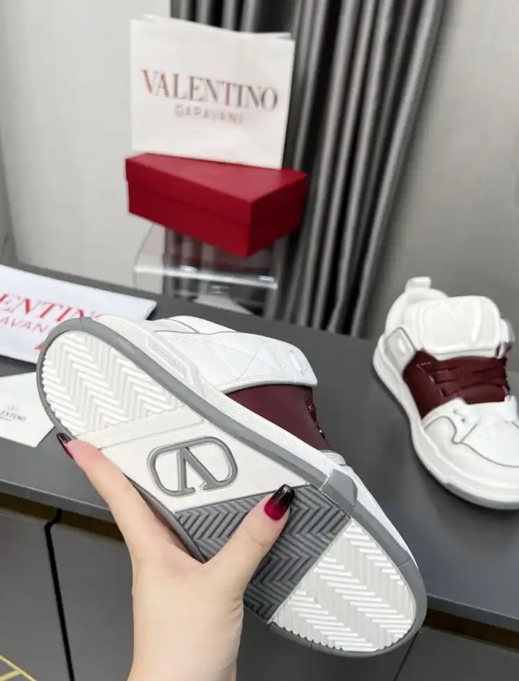 hype Valentino Sneakers