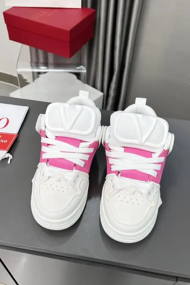 hype Valentino Sneakers