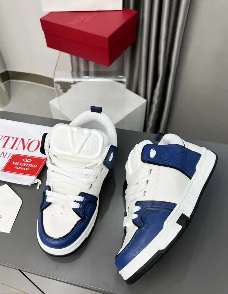 hype Valentino Sneakers