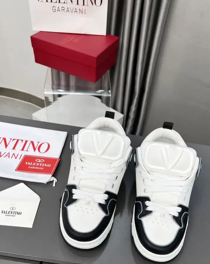 hype Valentino Sneakers