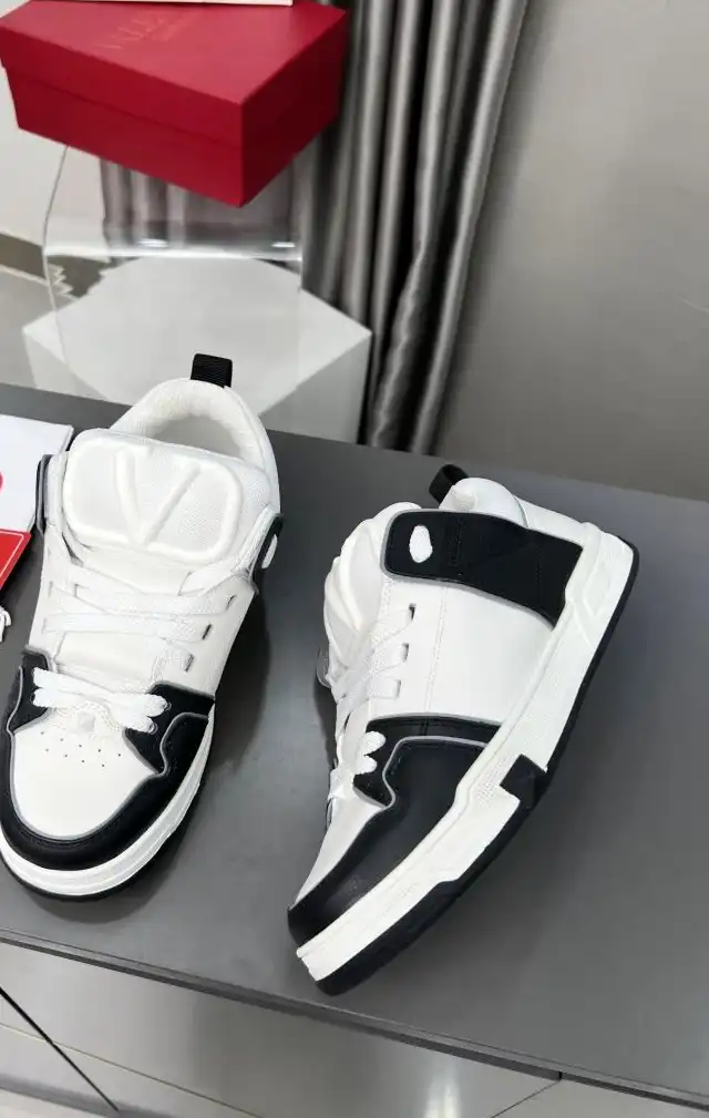 hype Valentino Sneakers