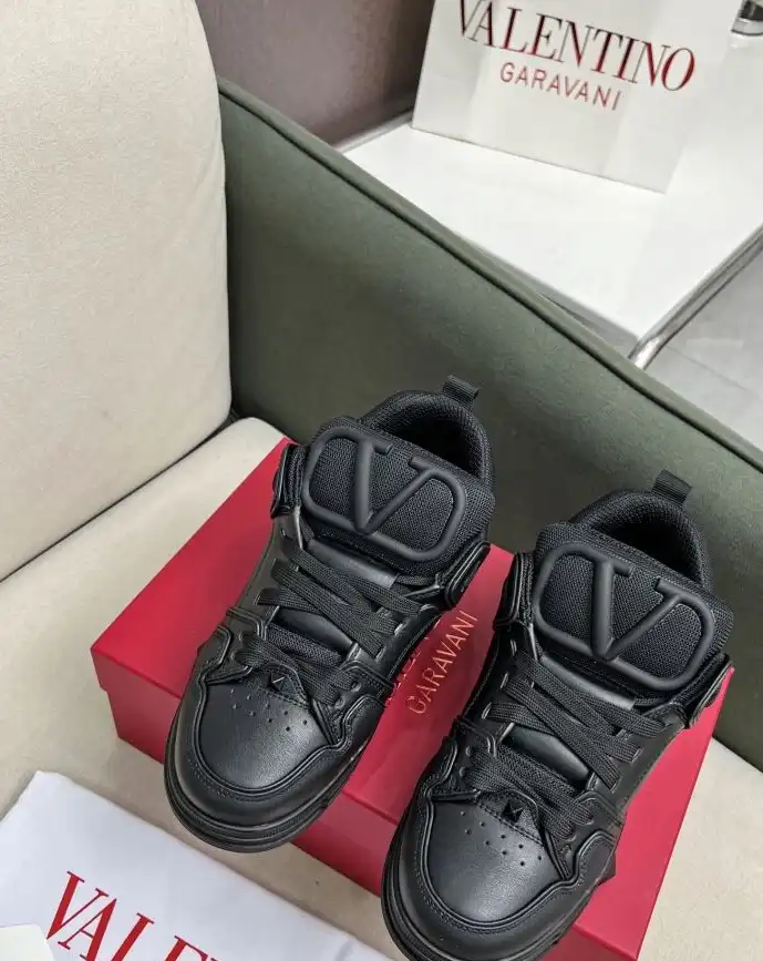 hype Valentino Sneakers