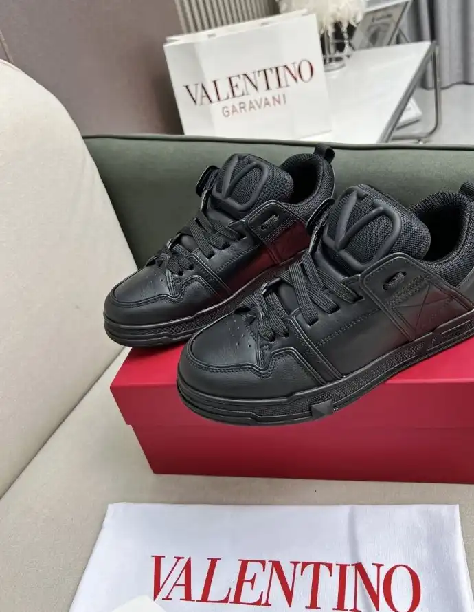 hype Valentino Sneakers