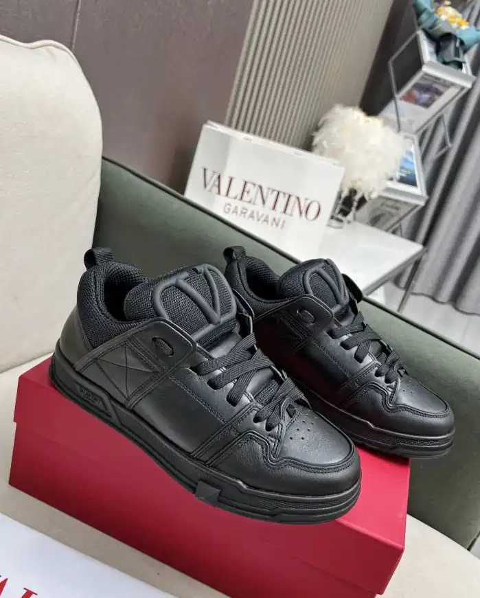 hype Valentino Sneakers