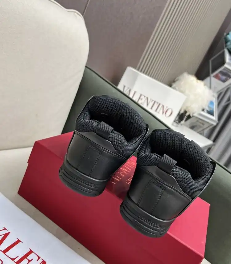 hype Valentino Sneakers