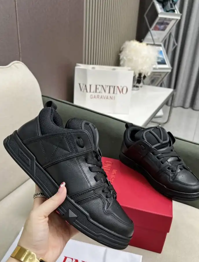 hype Valentino Sneakers