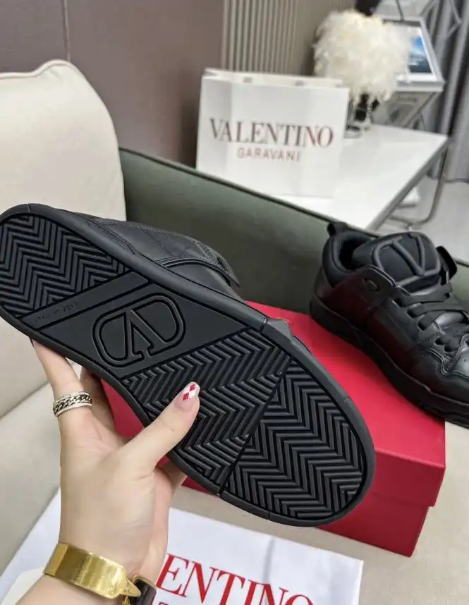 hype Valentino Sneakers