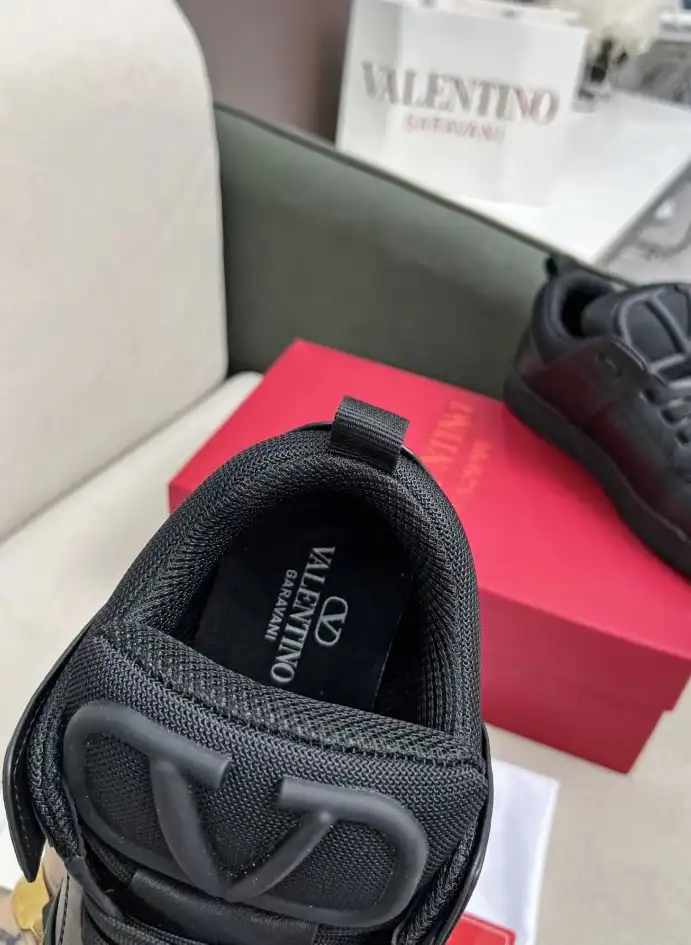 hype Valentino Sneakers