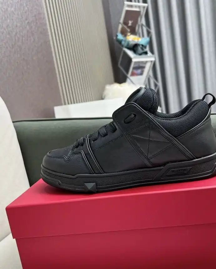 hype Valentino Sneakers