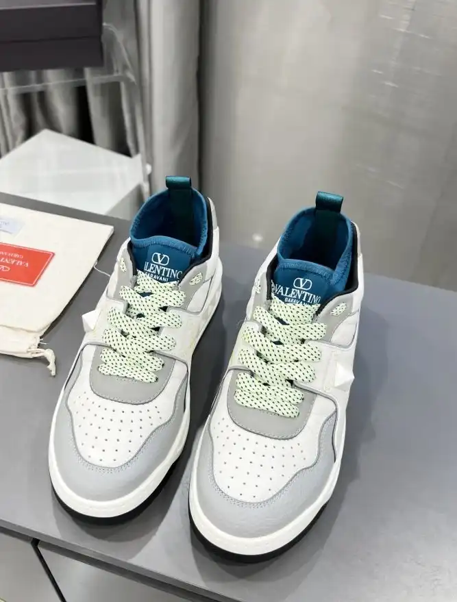 hype Valentino Sneakers