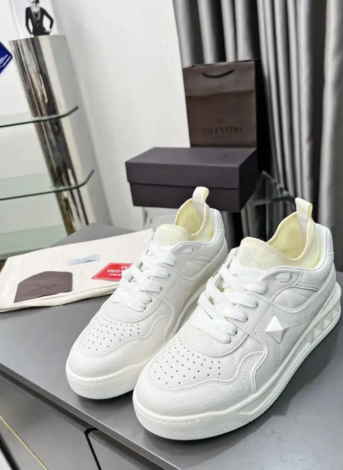 hype Valentino Sneakers