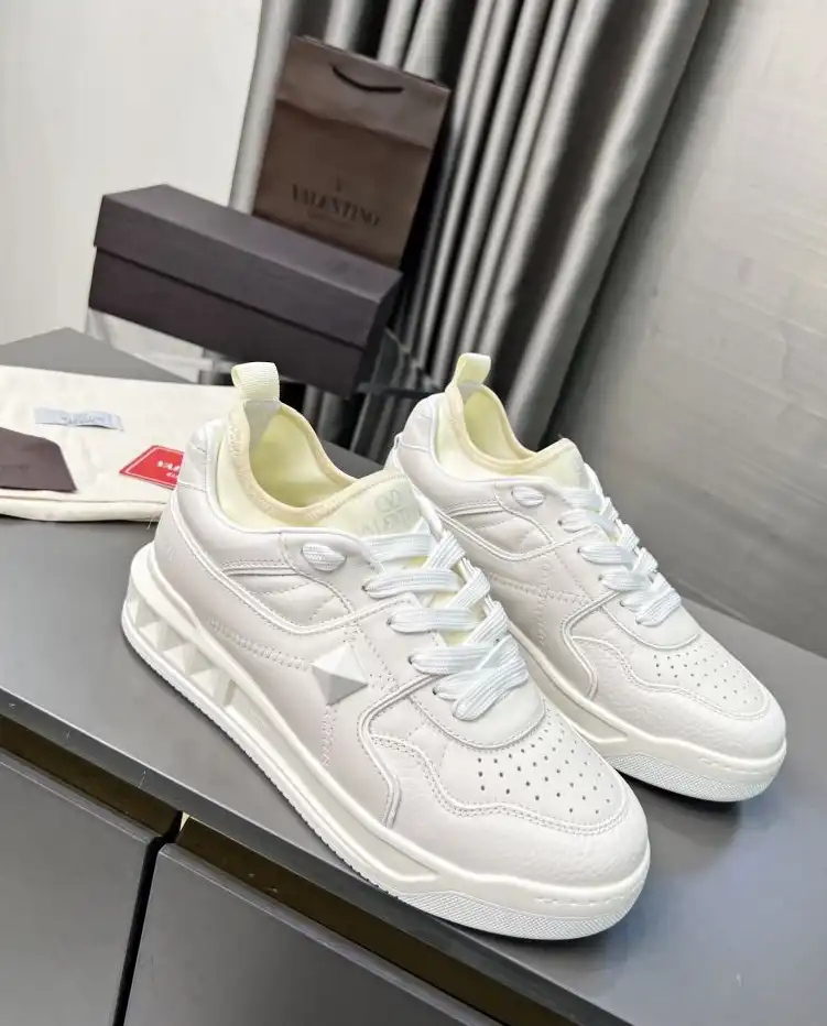 hype Valentino Sneakers