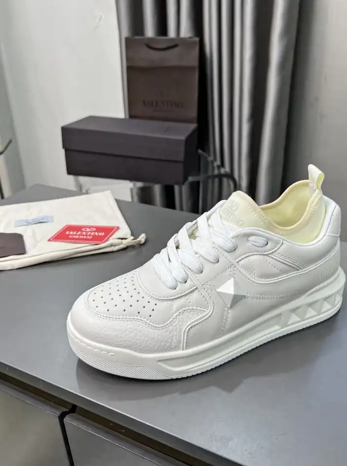 hype Valentino Sneakers